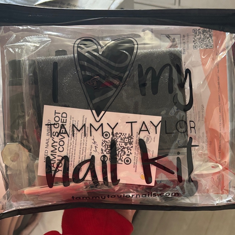 Women's Nail Kit in Black and Pink